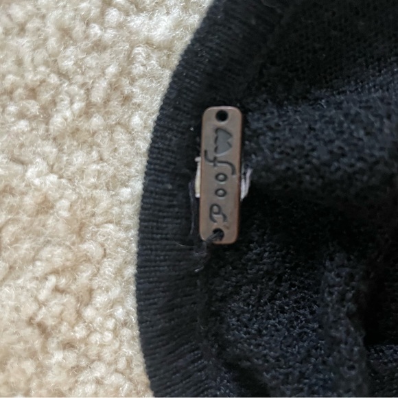 Women’s black sweater (S/M) - Picture 2 of 2